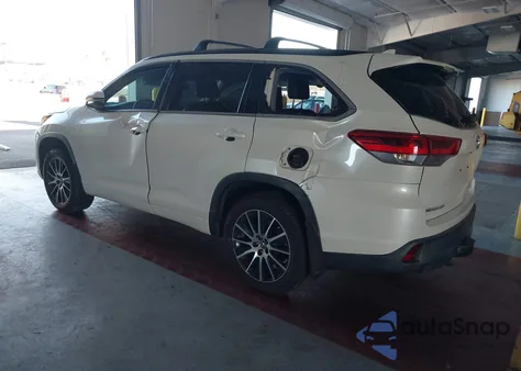 2018 Toyota Highlander Se z USA, uszkodzony, nr VIN 5TDJZRFH6JS548546